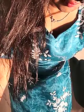 DIRTYSECRET_QUEEN_07