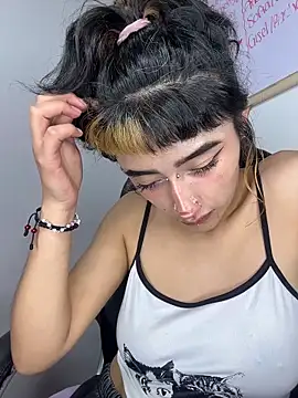 baby_akuma webcam