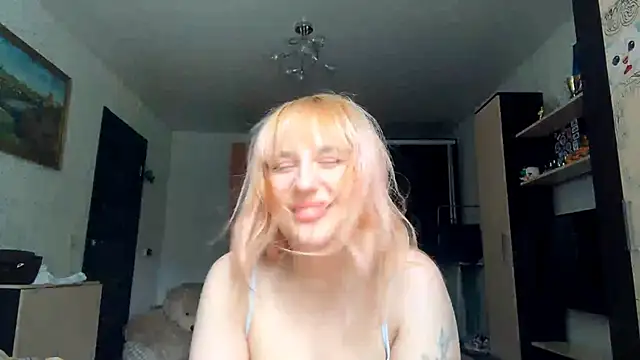 ZadaSnyder live cam on StripChat