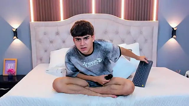 Tommy18__ webcam