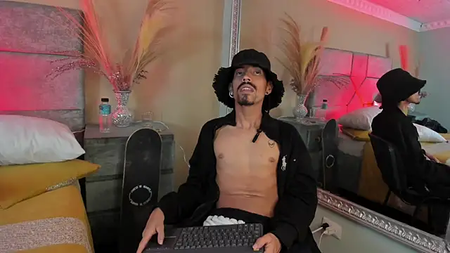 NoaahTylor webcam