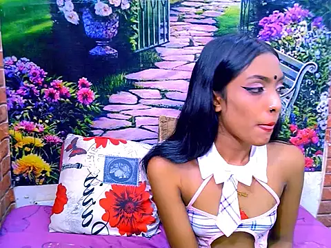 IndianPretty14u2Luv webcam