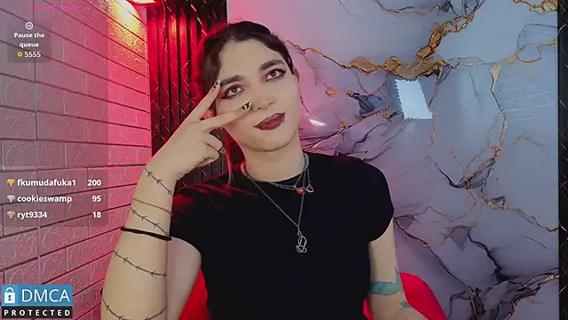 MaeveKuro webcam