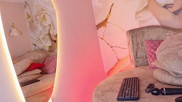 bella_moonlight_cr webcam