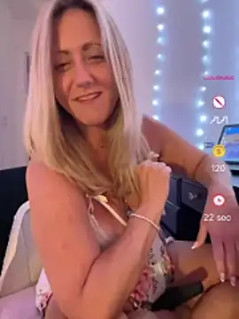 FoxyMillie webcam