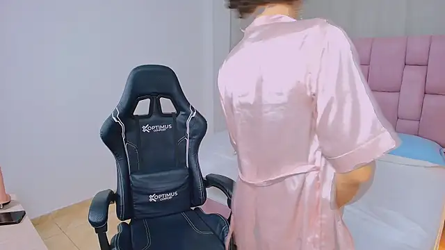 _aurora_evans_ (T teen) - remove clothes+sexy dance