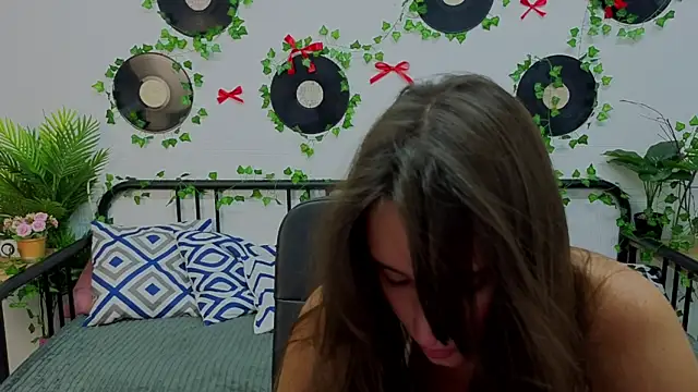 NicoleWells22 webcam