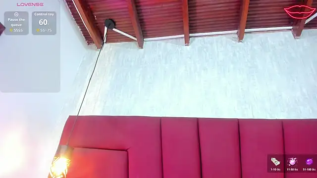 Maya_curvy webcam