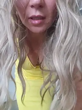 ArianaPeach webcam