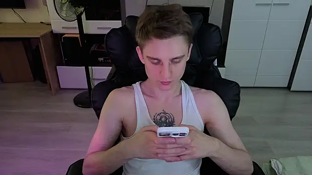 angryzan webcam