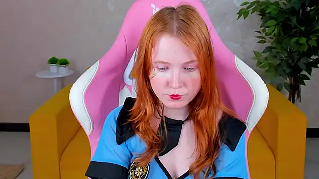 ari-kittyy live cam on StripChat