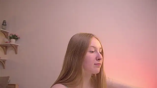 viviri (F teen) - show the pubic