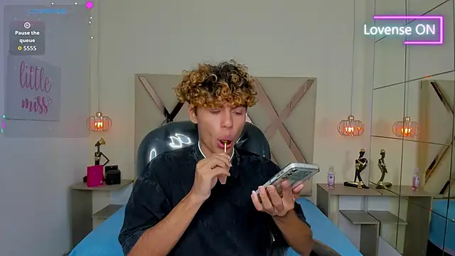 Anyelo_Twink live sex cam