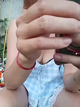 Linda-yiyi live cam