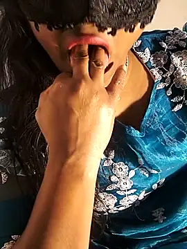 DIRTYSECRET_QUEEN_07