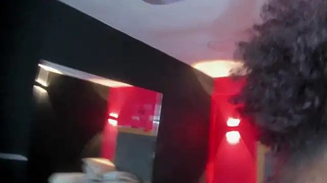 YayaHilton webcam