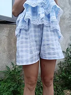 Linda-yiyi live cam