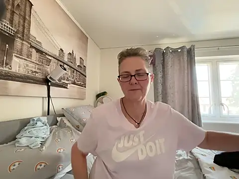Curvy-Jinx webcam