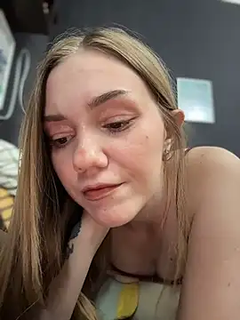 MilaMoone webcam