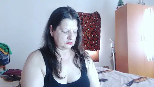ExtasyMature live cam on StripChat