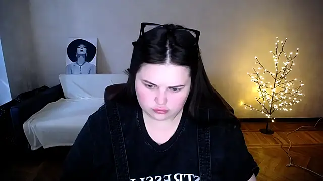 Emily_Mo webcam