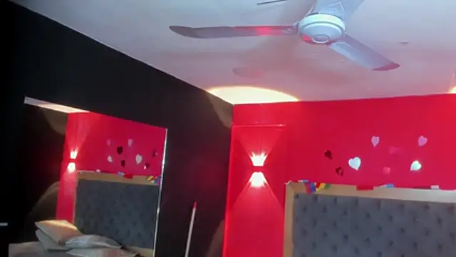 YayaHilton webcam