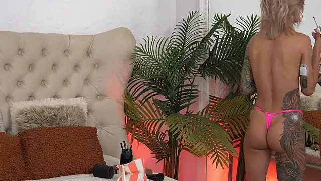 TiffanyMaze live cam