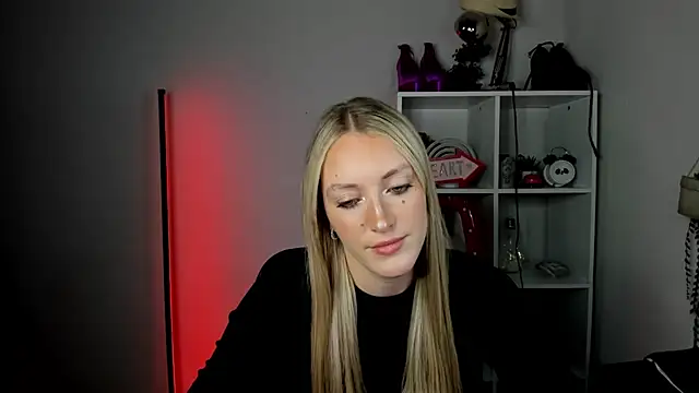 EvelynBlond webcam