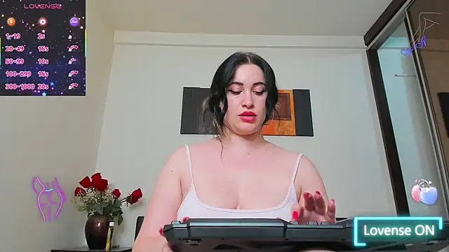 GoldenLunaa webcam