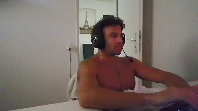 alpha-hunk live cam on StripChat