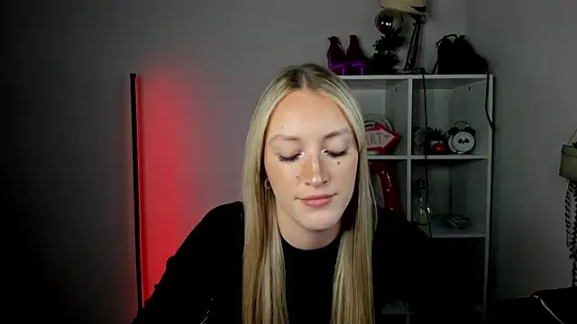EvelynBlond webcam