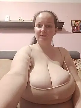 BustyLadyAlma webcam