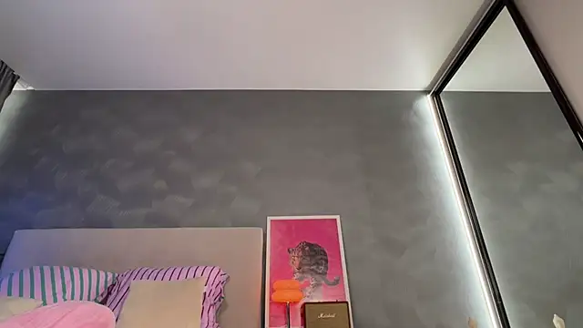 GlossyVixen webcam