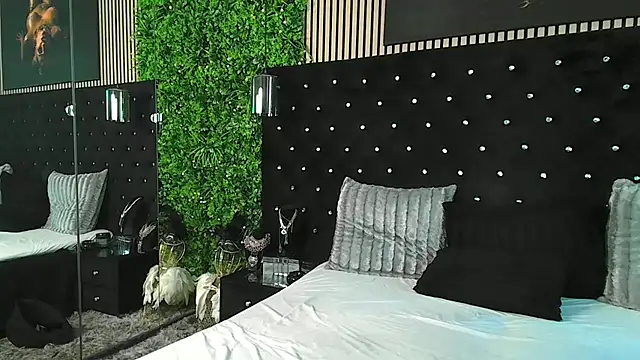 InannaStar live sex cam