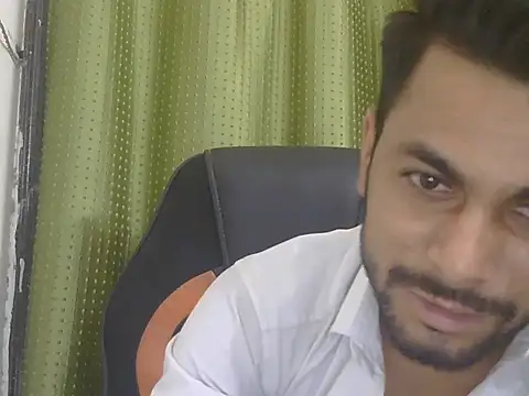 Stubborndesiboy live cam on StripChat
