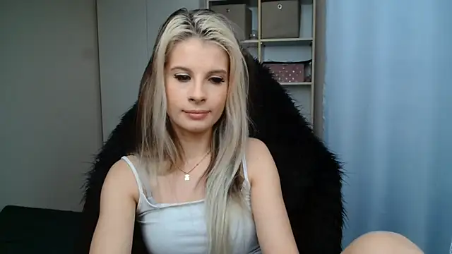 KristineGlow webcam