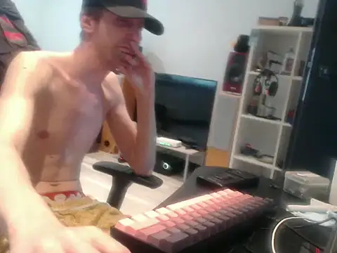 iLoveElusiveCats live cam on StripChat