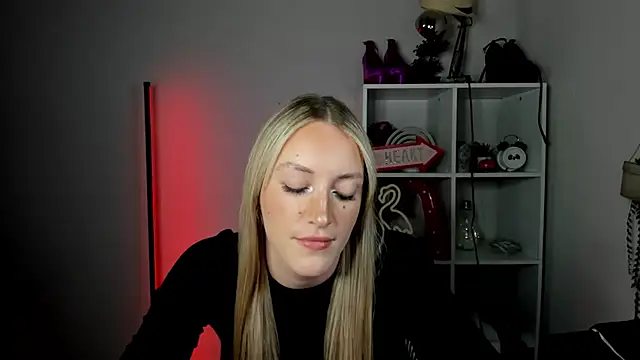 EvelynBlond webcam