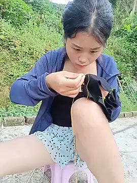 HeresThuy22 live cam