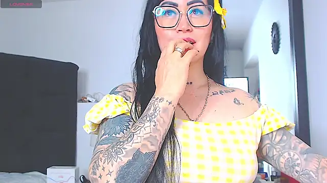 Vicky_hotmilf webcam