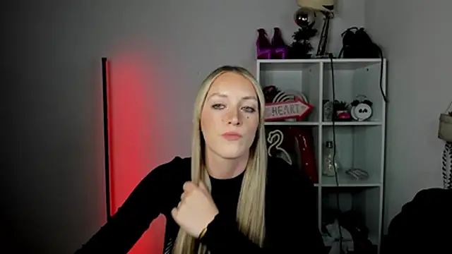 EvelynBlond webcam