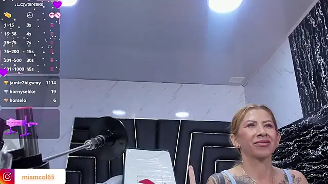 Ladyy_Scarlett live cam