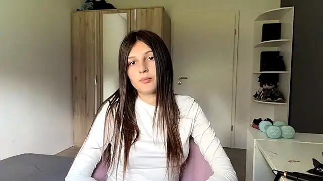 SpanishRooter live cam