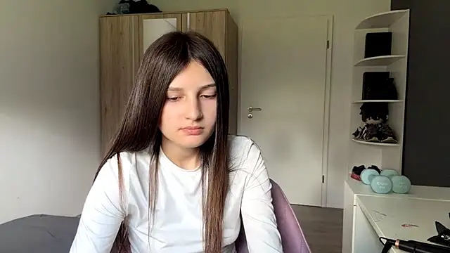 SpanishRooter live cam