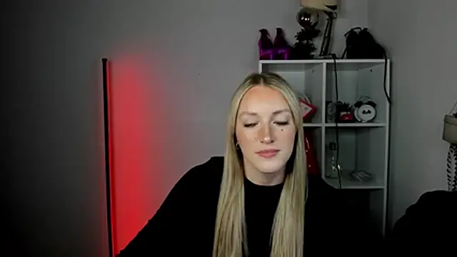 EvelynBlond webcam