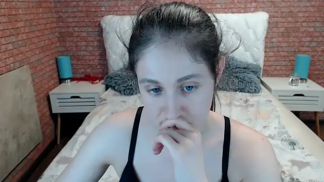 Holliy_Cooper webcam