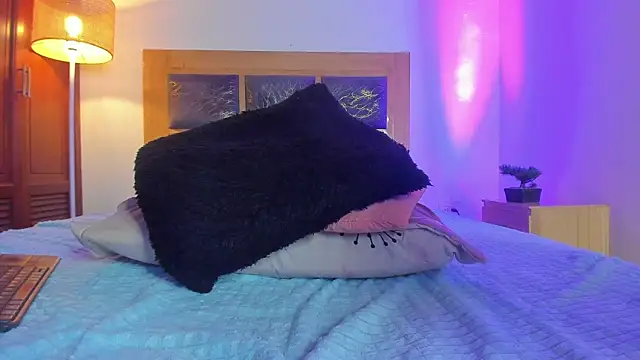 zoe_sky1 - Zoe_sky1's free webcam - UK Sex Cams