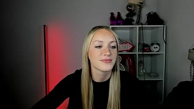 EvelynBlond webcam