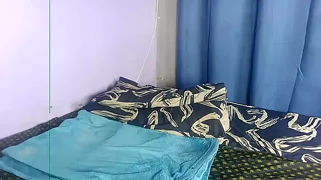 CurvyLara webcam