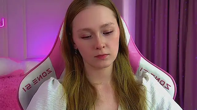 agatafoxley (F teen) - juicy thighs in the frame